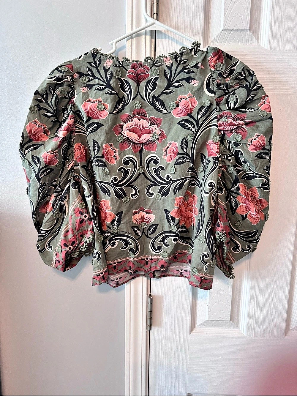 FARM Rio Golden Nature 3D Floral Picot Trim Top Green & Pink Medium NWT